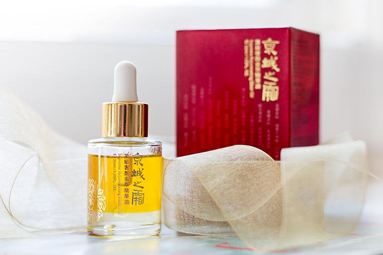 Liquid gold for my skin - The Naruko Supreme Rejuvenating Elixir Oil